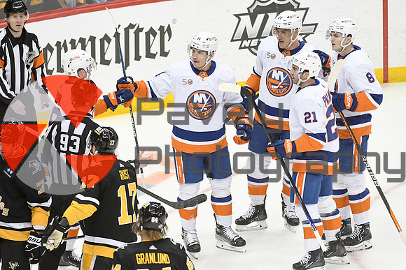 Islanders Penguins Hockey