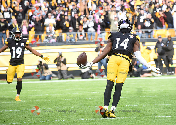NFL: Baltimore Ravens at Pittsburgh Steelers