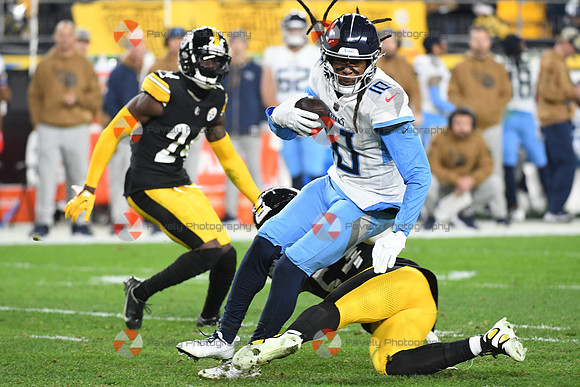 NFL: Tennessee Titans at Pittsburgh Steelers