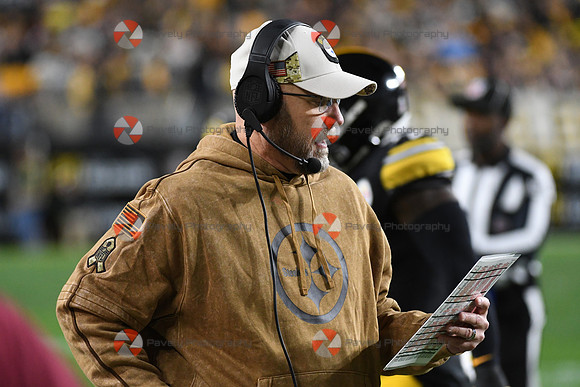 NFL: Tennessee Titans at Pittsburgh Steelers