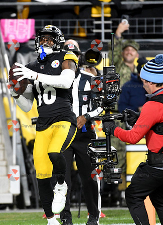 NFL: Tennessee Titans at Pittsburgh Steelers