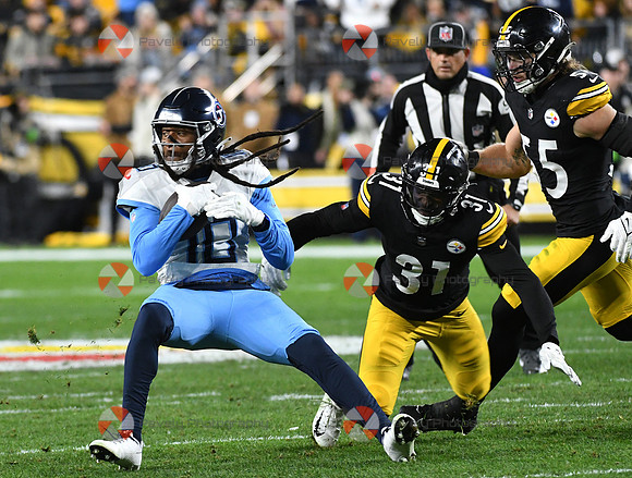 NFL: Tennessee Titans at Pittsburgh Steelers