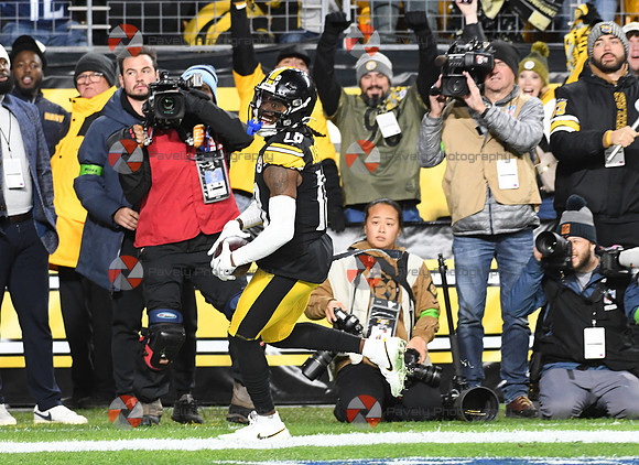 NFL: Tennessee Titans at Pittsburgh Steelers