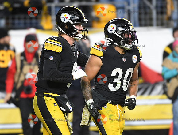 NFL: Tennessee Titans at Pittsburgh Steelers