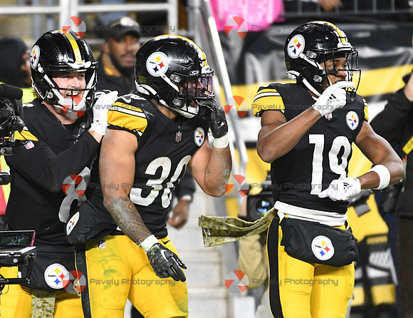 NFL: Tennessee Titans at Pittsburgh Steelers