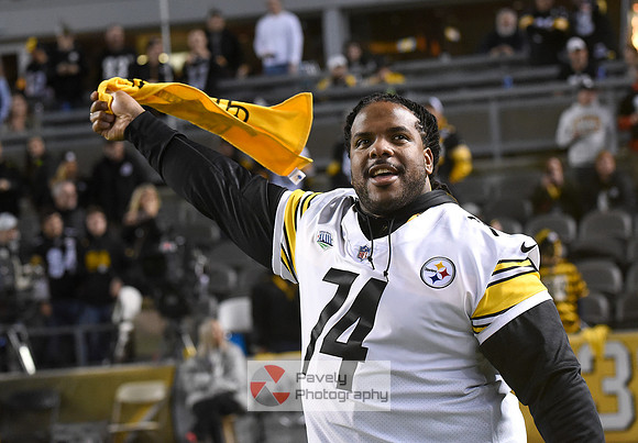 NFL: Los Angeles Chargers at Pittsburgh Steelers