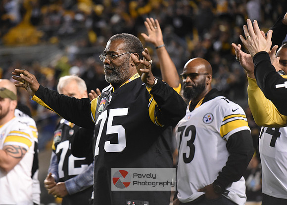 NFL: Los Angeles Chargers at Pittsburgh Steelers