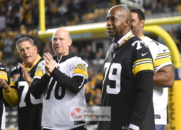 NFL: Los Angeles Chargers at Pittsburgh Steelers