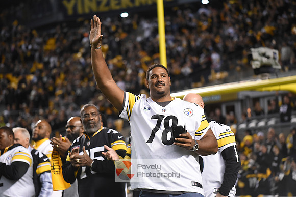 NFL: Los Angeles Chargers at Pittsburgh Steelers