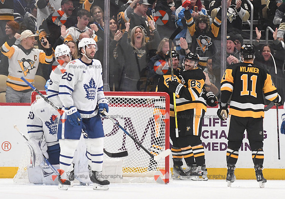 NHL: Toronto Maple Leafs at Pittsburgh Penguins