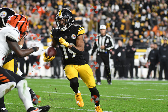 NFL: Cincinnati Bengals at Pittsburgh Steelers